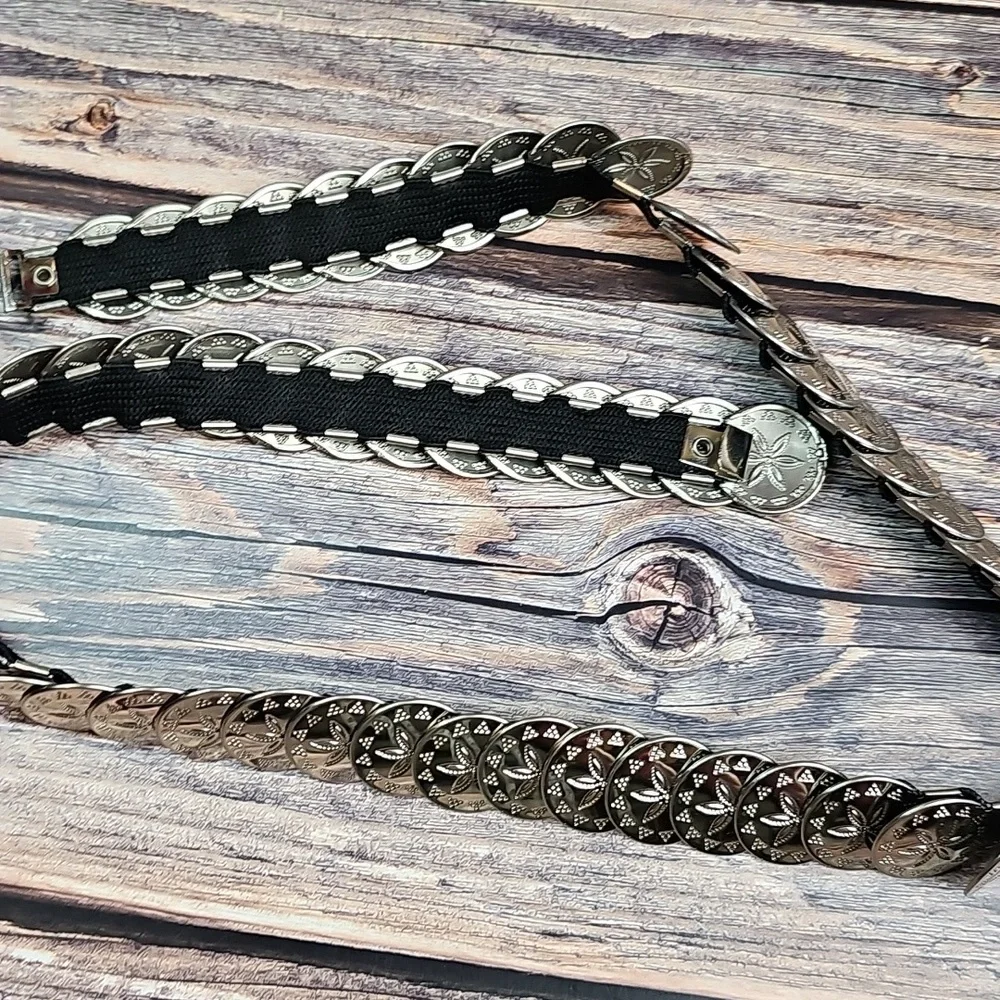 SILVER FLORAL DISC STRETCH BELT
